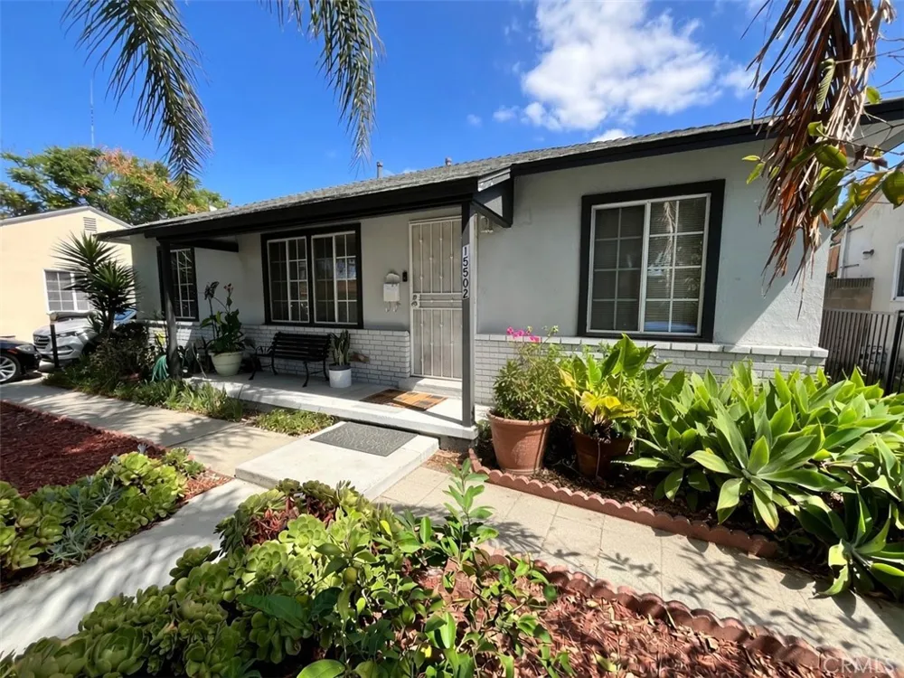 15502 Halcourt Norwalk, CA 90650