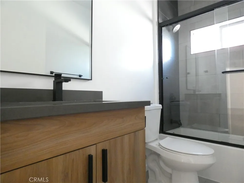 6034 Craner Avenue North Hollywood, CA 91606