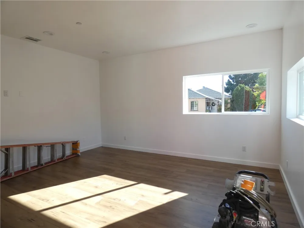 6034 Craner Avenue North Hollywood, CA 91606