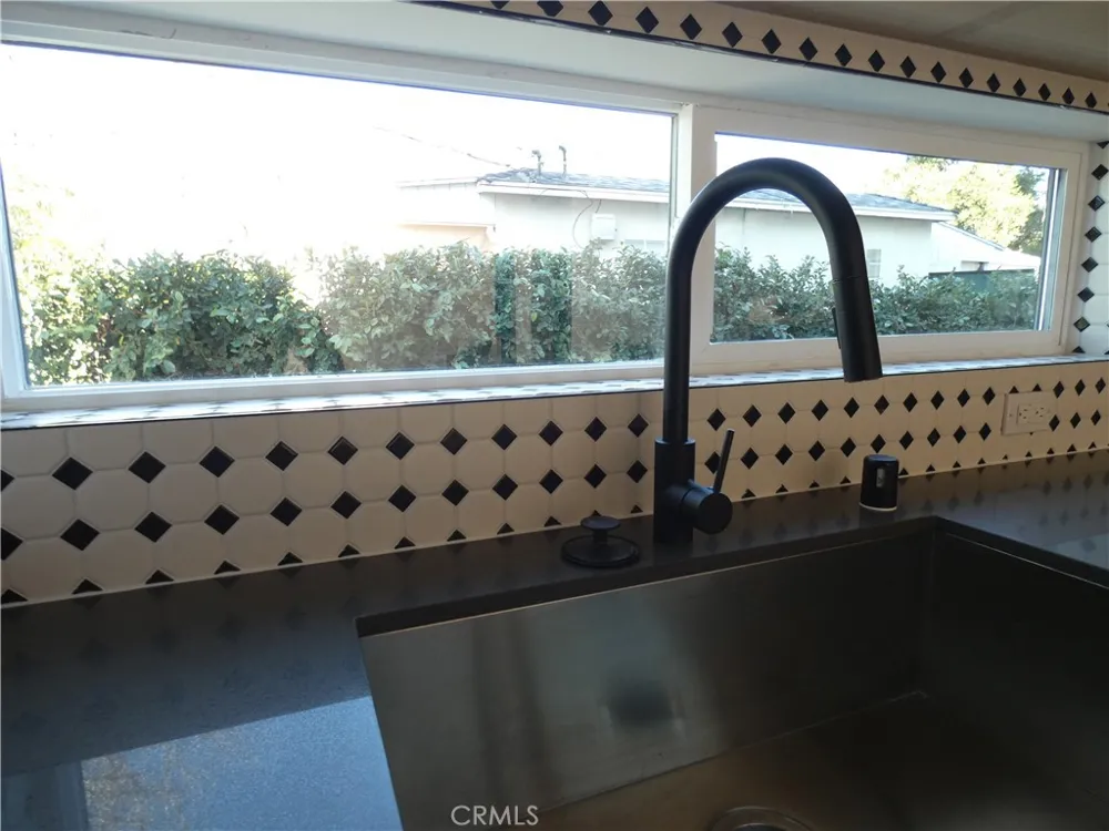 6034 Craner Avenue North Hollywood, CA 91606