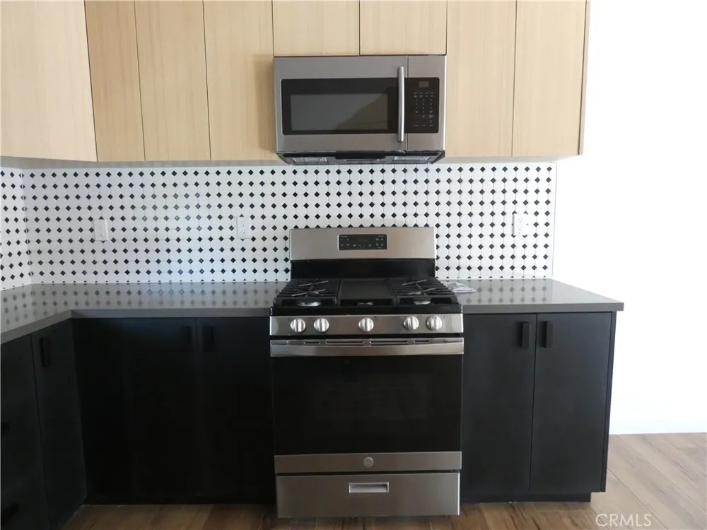 6034 Craner Avenue North Hollywood, CA 91606