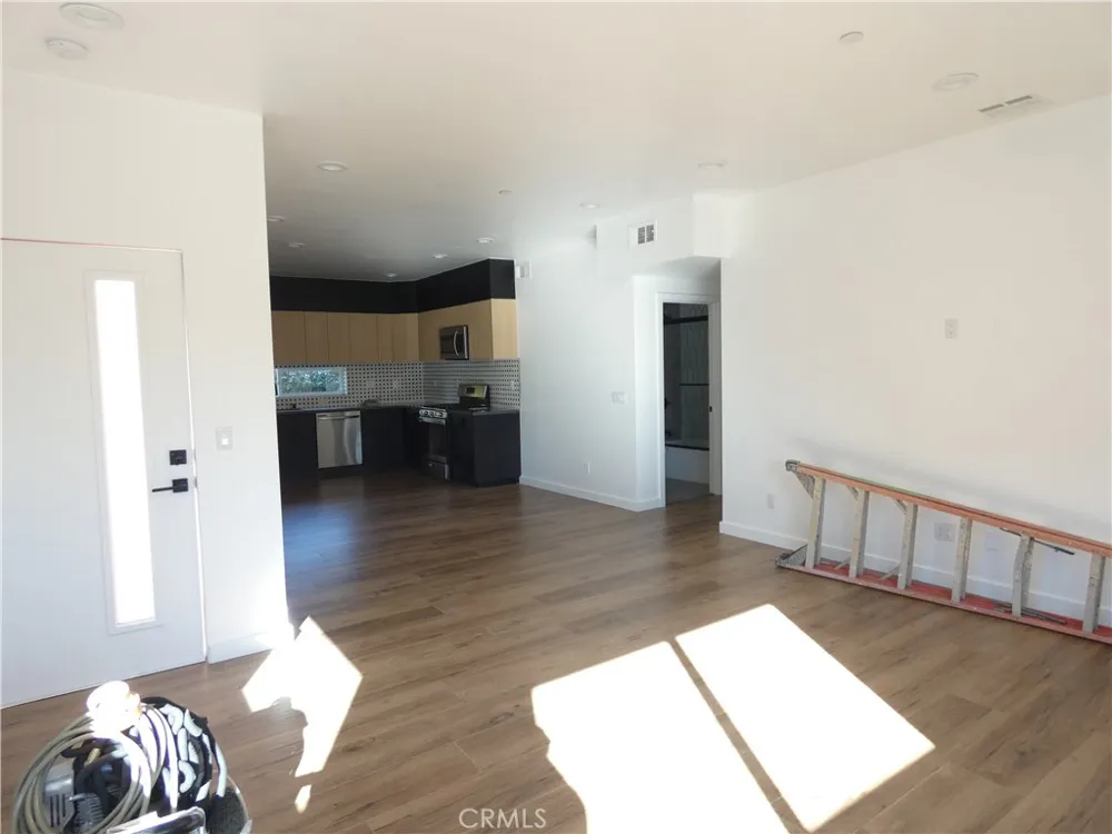 6034 Craner Avenue North Hollywood, CA 91606