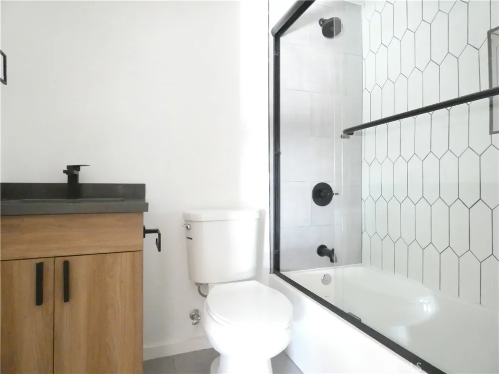 6034 Craner Avenue North Hollywood, CA 91606