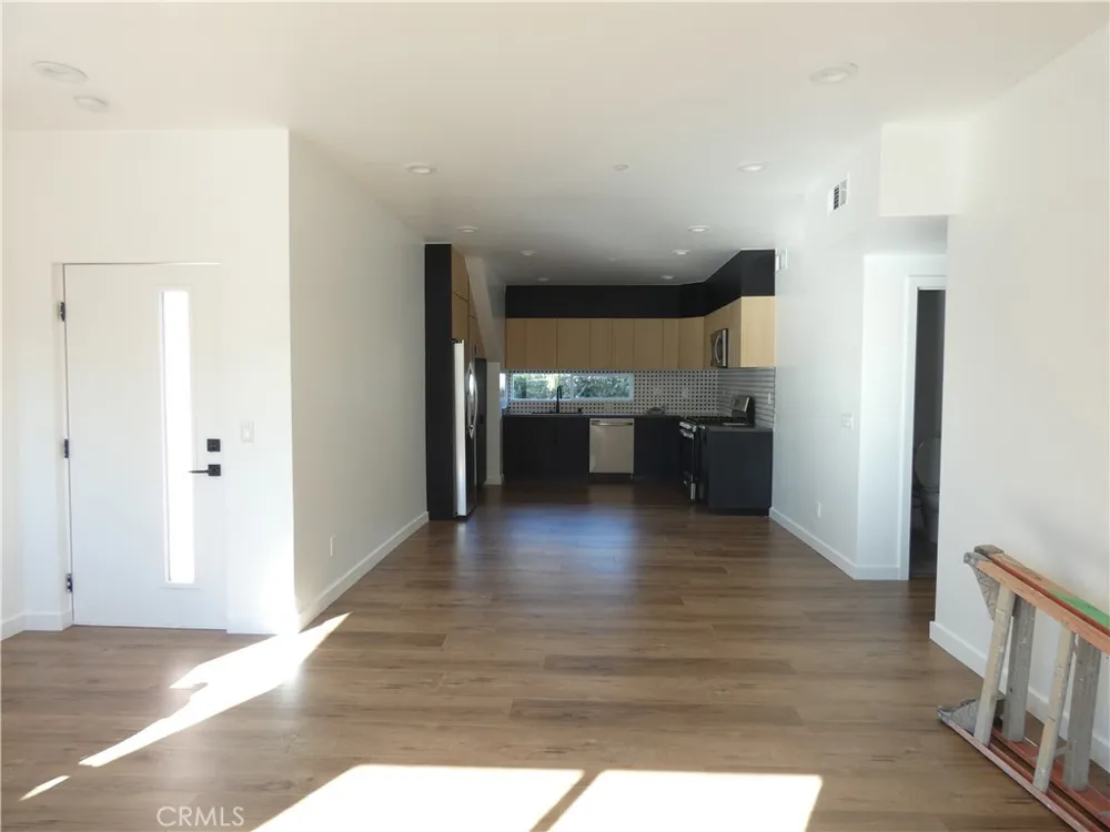 6034 Craner Avenue North Hollywood, CA 91606