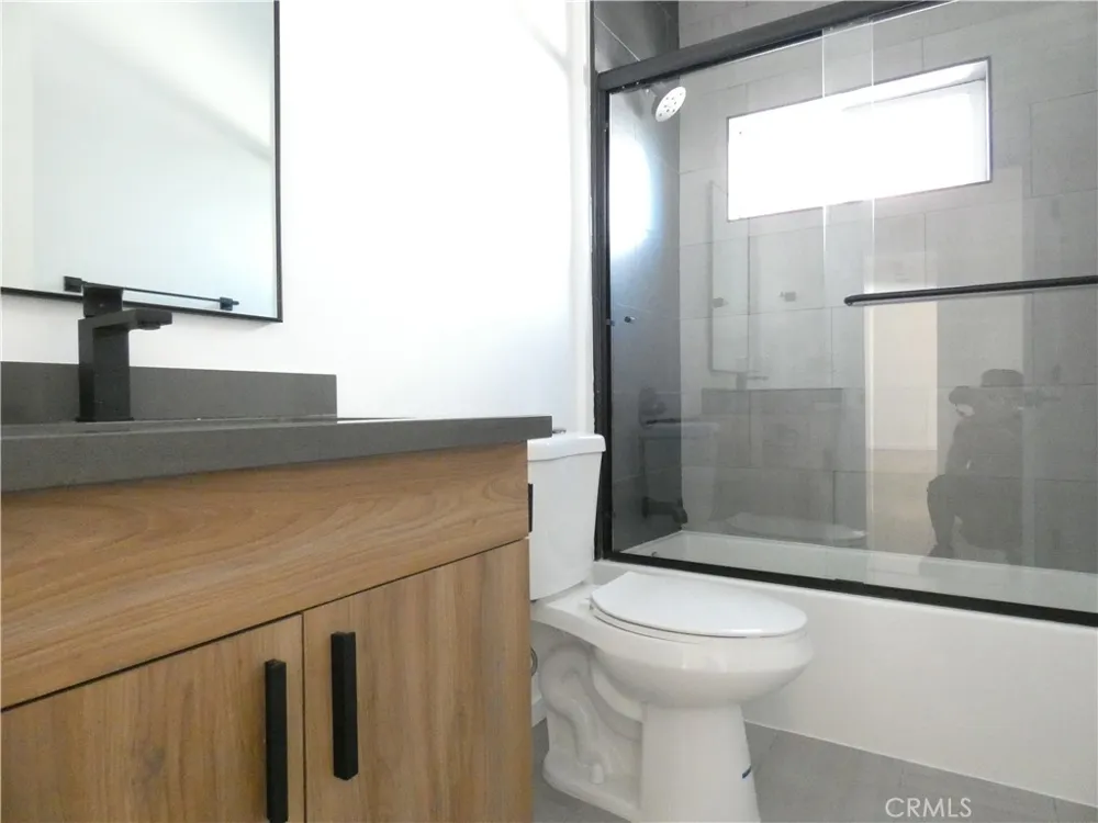 6034 Craner Avenue North Hollywood, CA 91606