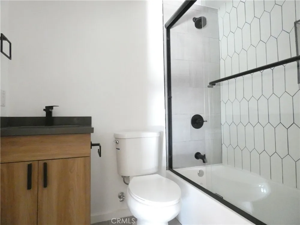 6034 Craner Avenue North Hollywood, CA 91606