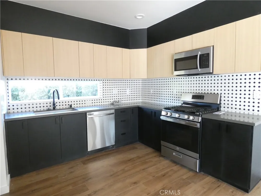 6034 Craner Avenue North Hollywood, CA 91606