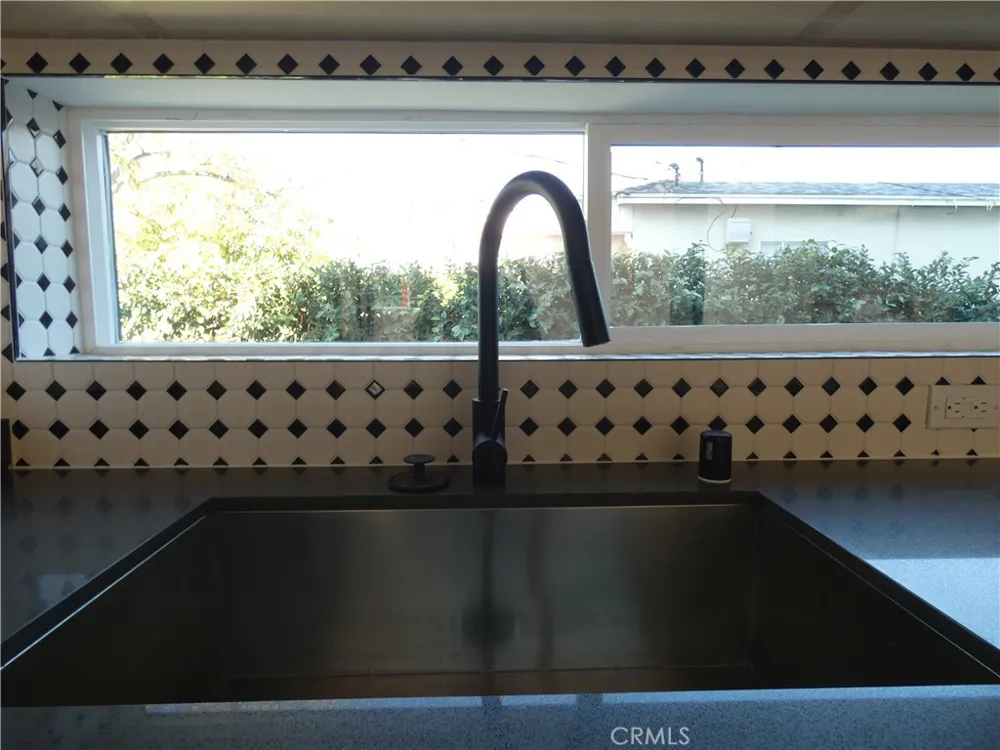 6034 Craner Avenue North Hollywood, CA 91606