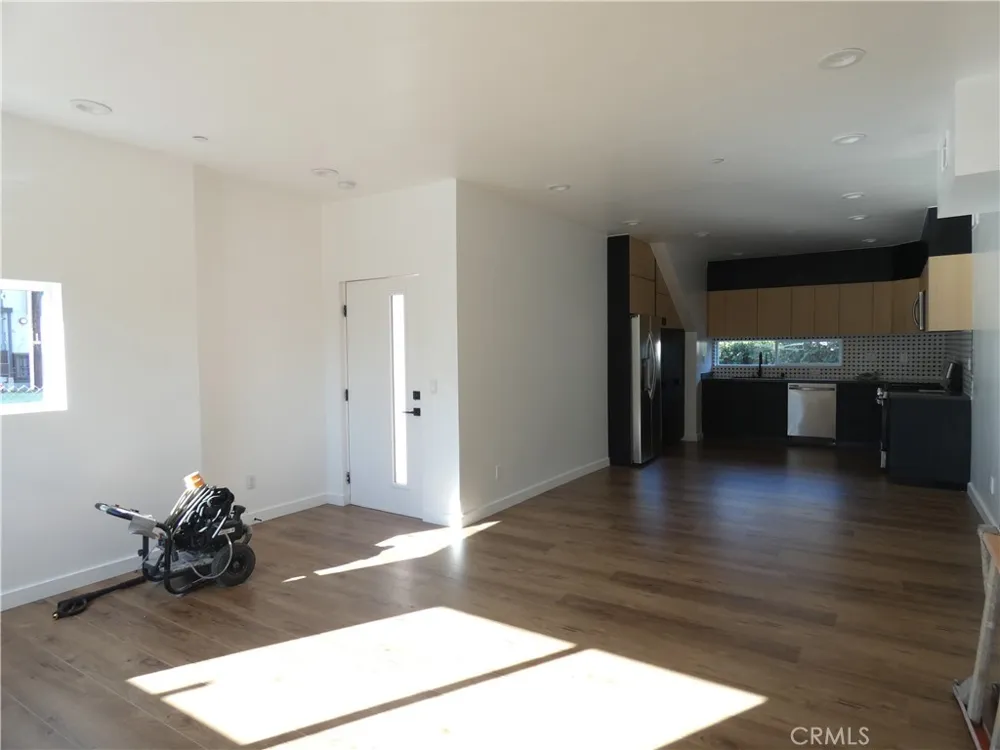 6034 Craner Avenue North Hollywood, CA 91606
