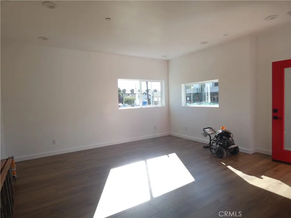 6034 Craner Avenue North Hollywood, CA 91606