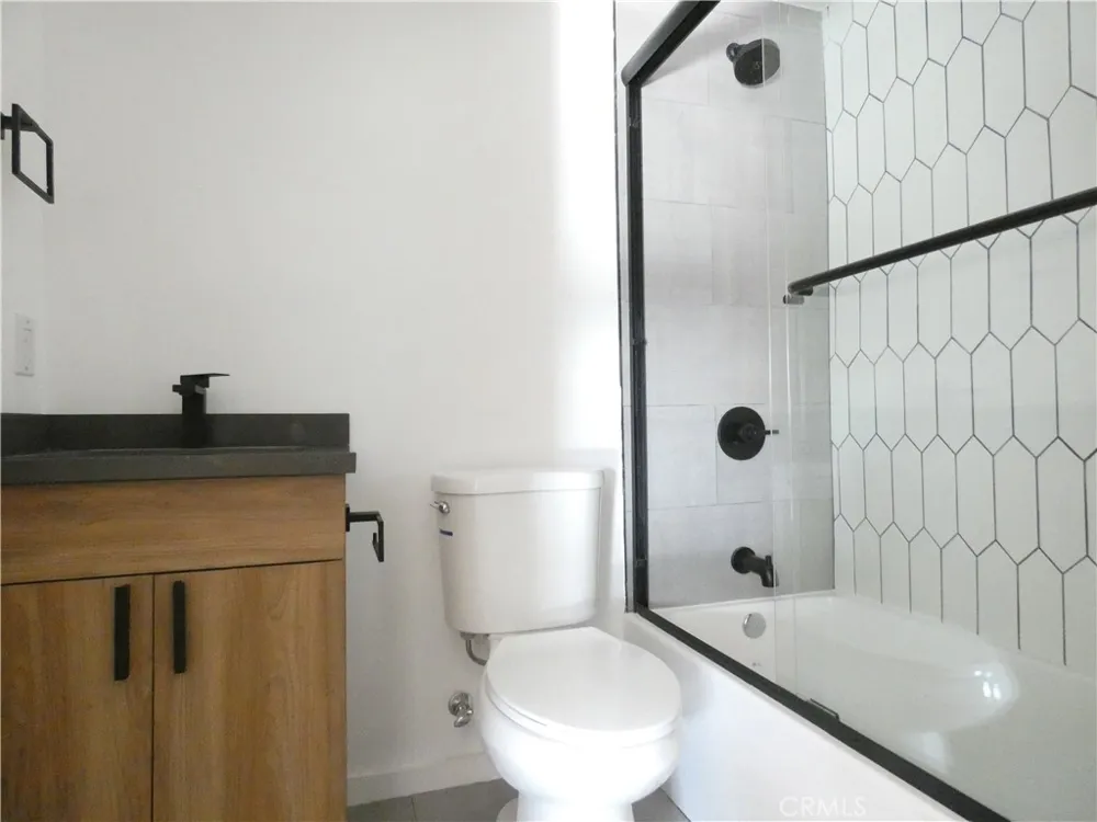 6034 Craner Avenue North Hollywood, CA 91606