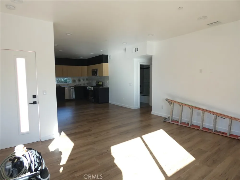 6034 Craner Avenue North Hollywood, CA 91606