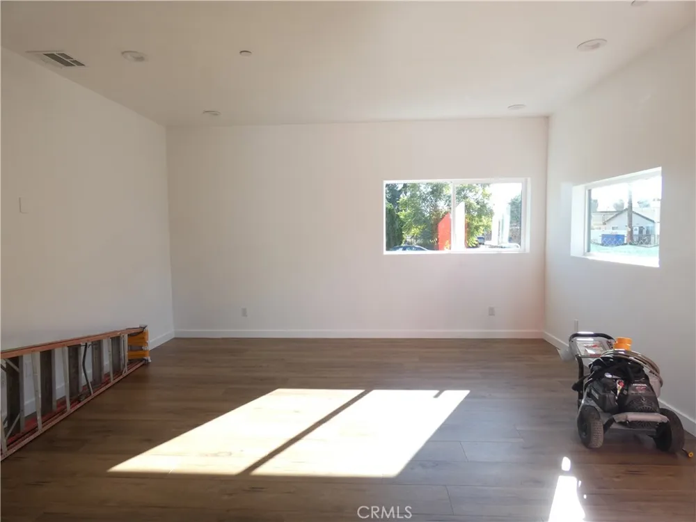 6034 Craner Avenue North Hollywood, CA 91606