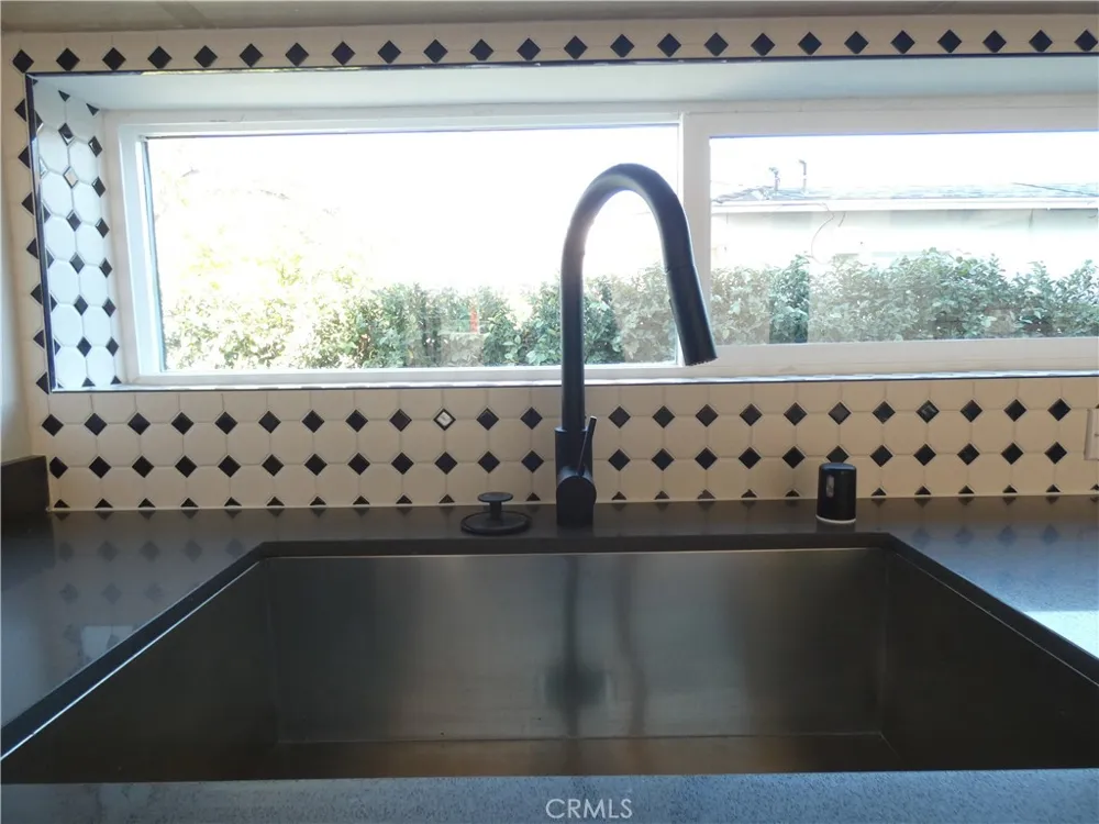 6034 Craner Avenue North Hollywood, CA 91606