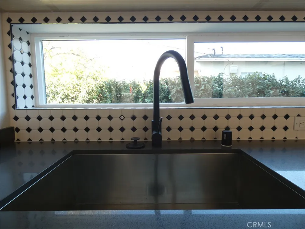 6034 Craner Avenue North Hollywood, CA 91606
