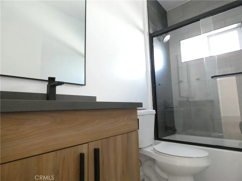 6034 Craner Avenue North Hollywood, CA 91606