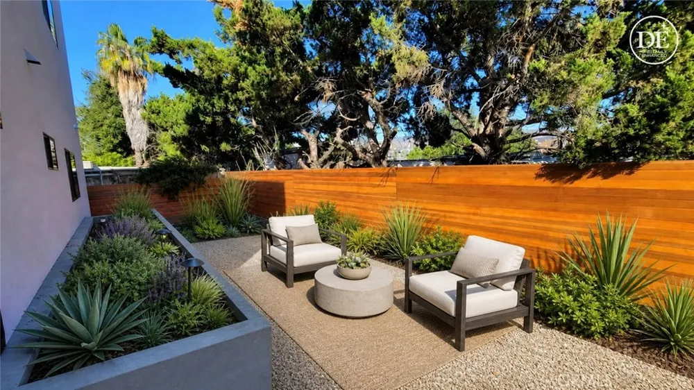 6034 Craner Avenue North Hollywood, CA 91606