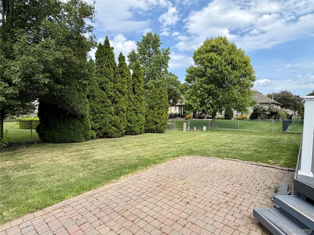 15873 Nathan Drive Macomb Township, MI 48044