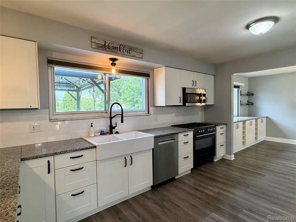 15873 Nathan Drive Macomb Township, MI 48044