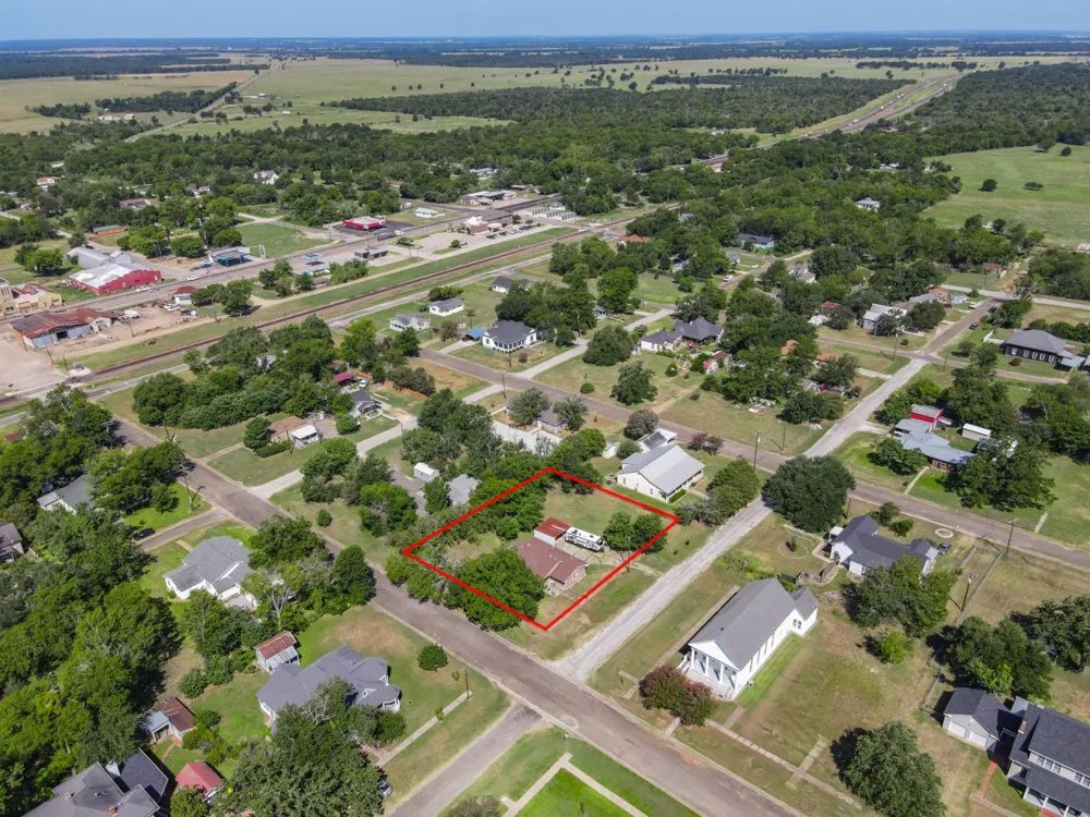 307 E Barton Street Calvert, TX 77837
