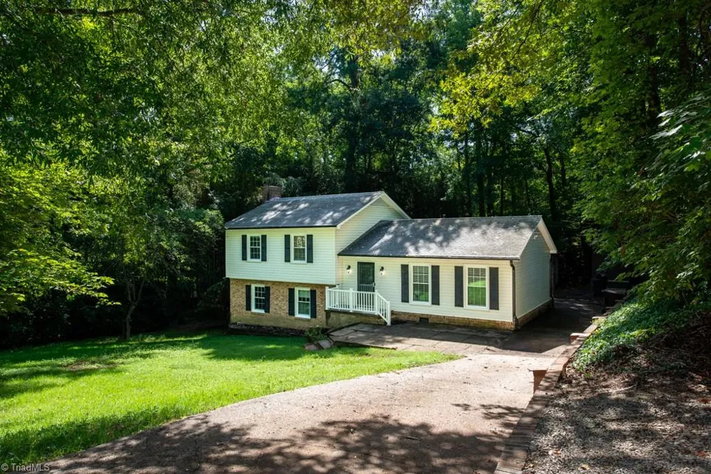 5809 Carriage Lane Greensboro, NC 27410