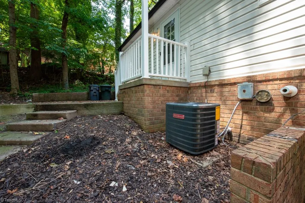 5809 Carriage Lane Greensboro, NC 27410