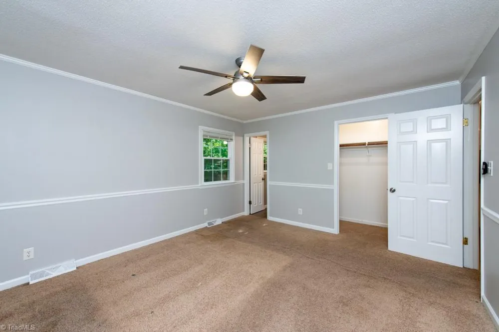 5809 Carriage Lane Greensboro, NC 27410
