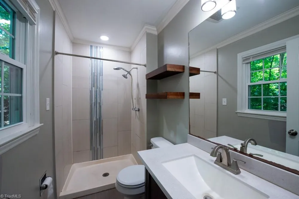 5809 Carriage Lane Greensboro, NC 27410