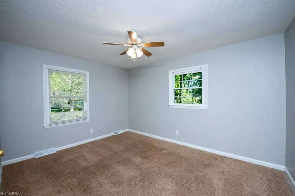 5809 Carriage Lane Greensboro, NC 27410