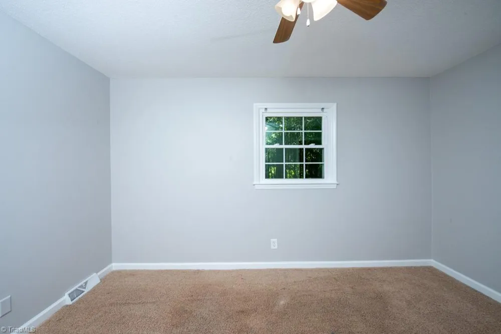 5809 Carriage Lane Greensboro, NC 27410