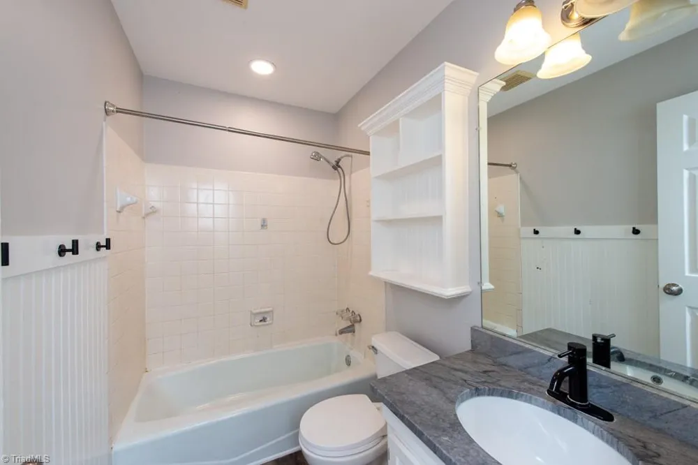 5809 Carriage Lane Greensboro, NC 27410