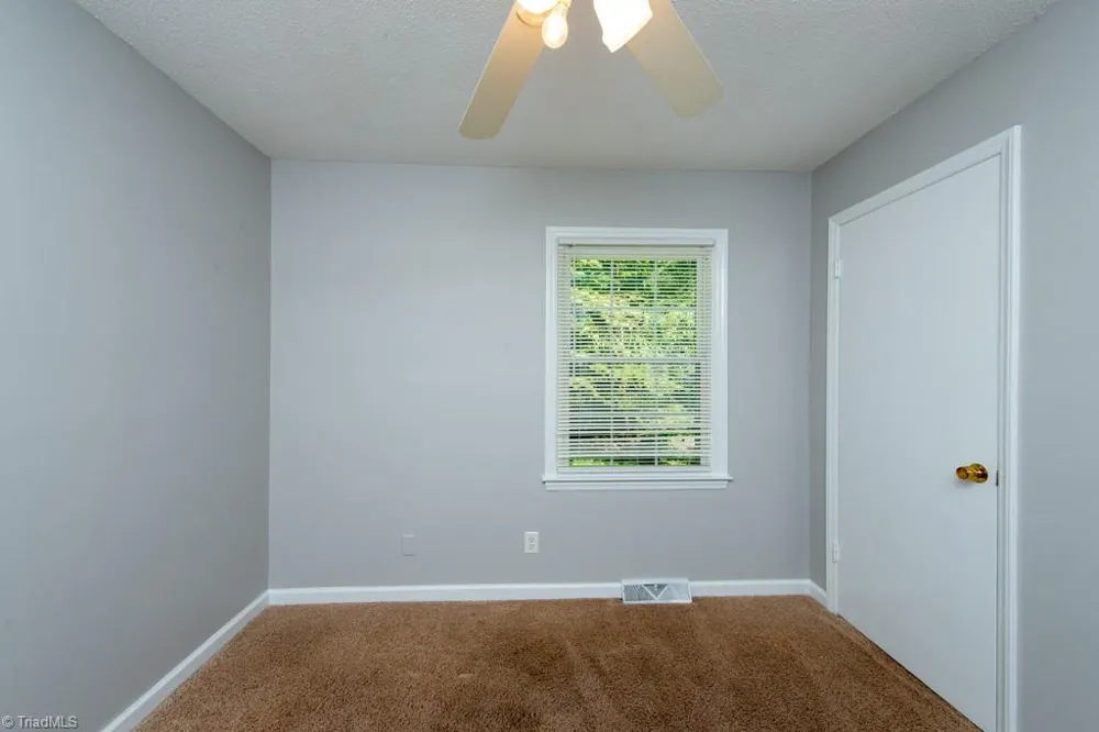 5809 Carriage Lane Greensboro, NC 27410