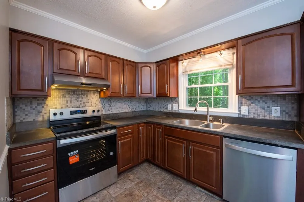 5809 Carriage Lane Greensboro, NC 27410