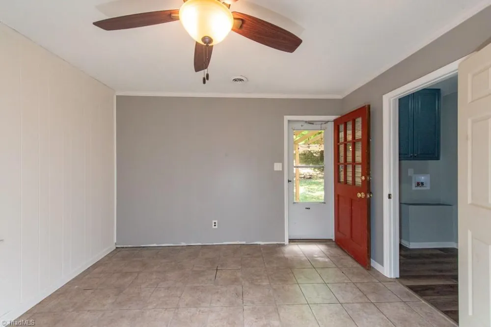 5809 Carriage Lane Greensboro, NC 27410