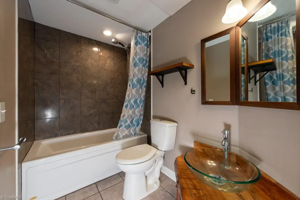 5809 Carriage Lane Greensboro, NC 27410