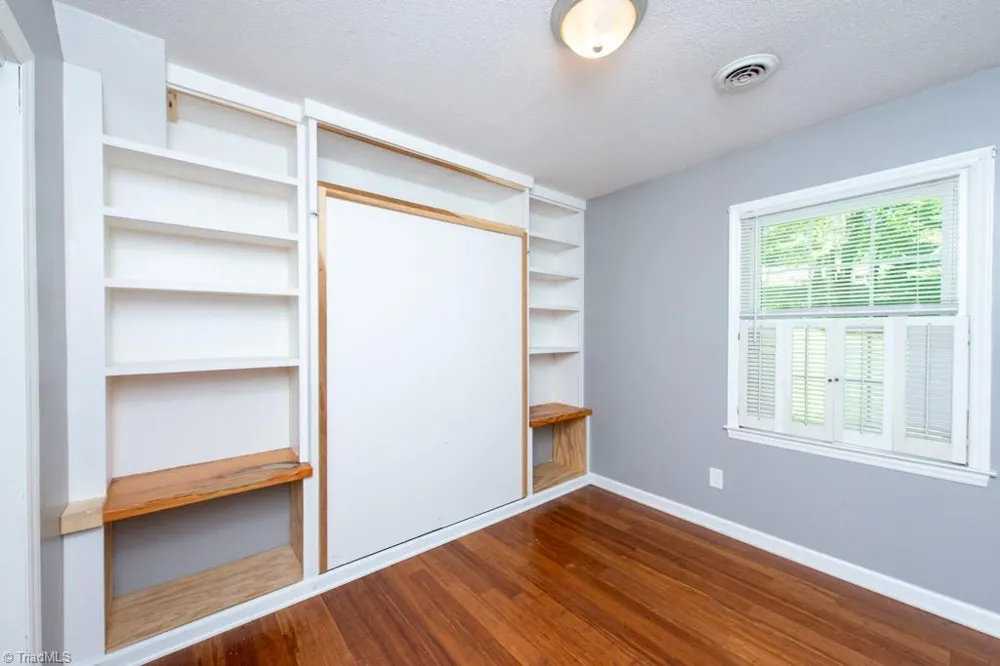 5809 Carriage Lane Greensboro, NC 27410