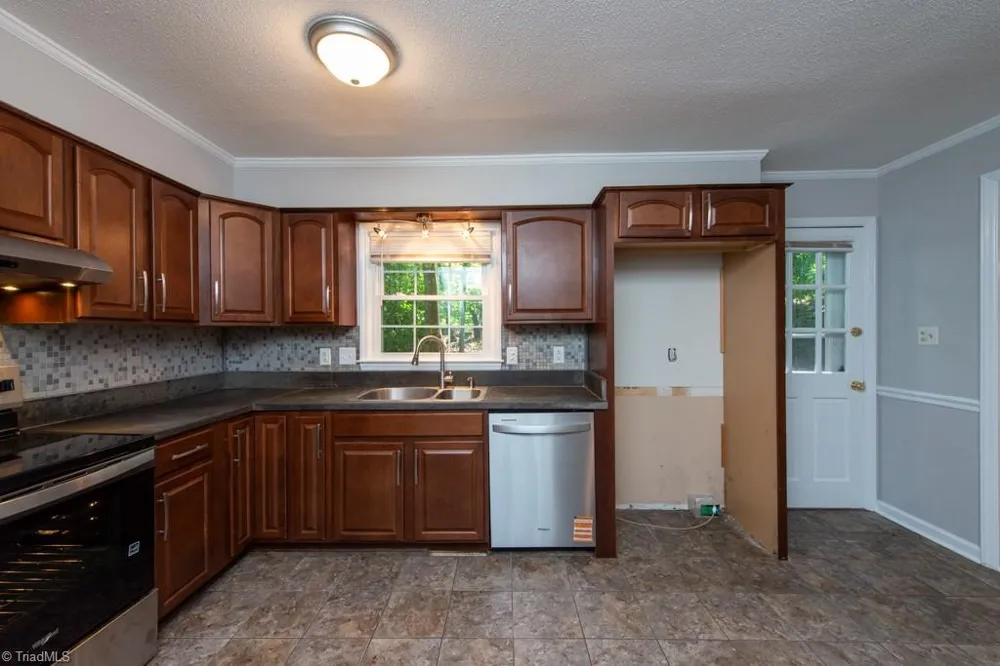 5809 Carriage Lane Greensboro, NC 27410