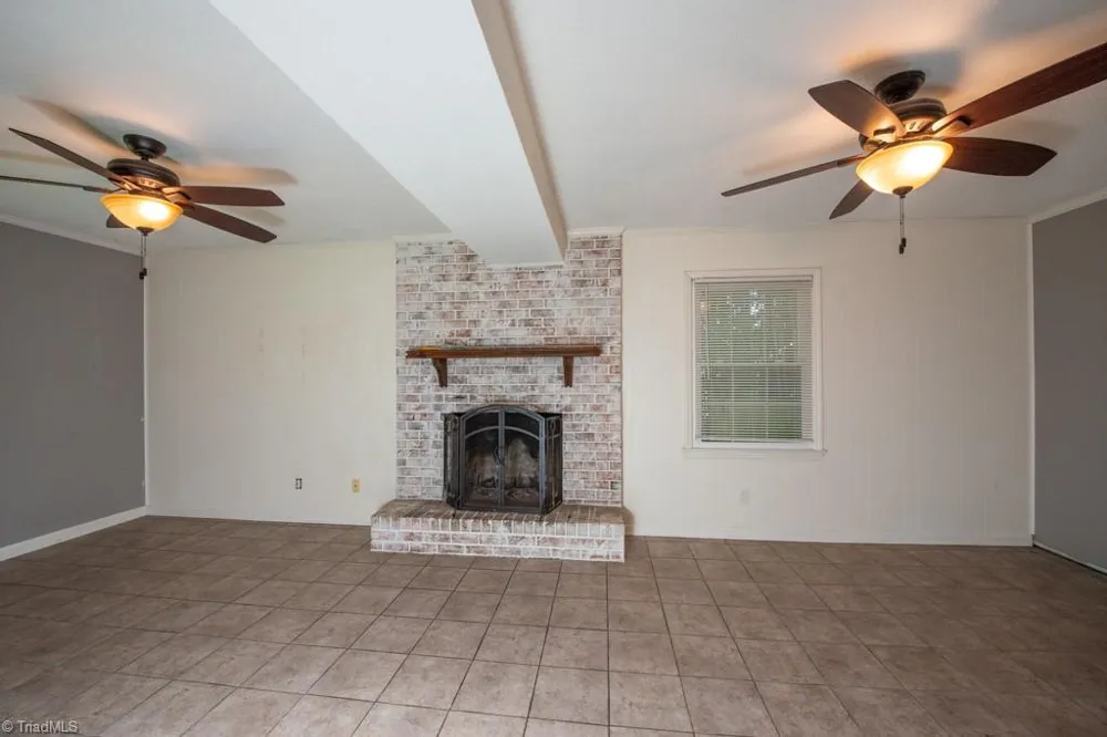 5809 Carriage Lane Greensboro, NC 27410