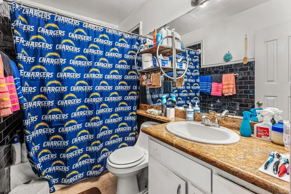 6886 Parkside Avenue San Diego, CA 92139