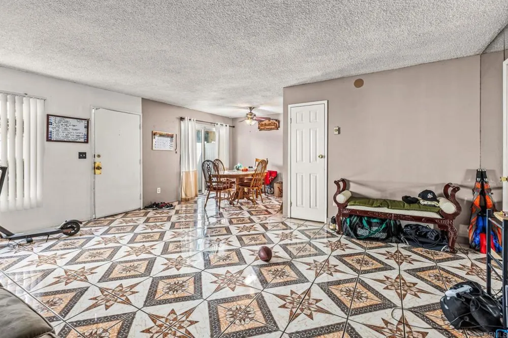 6886 Parkside Avenue San Diego, CA 92139