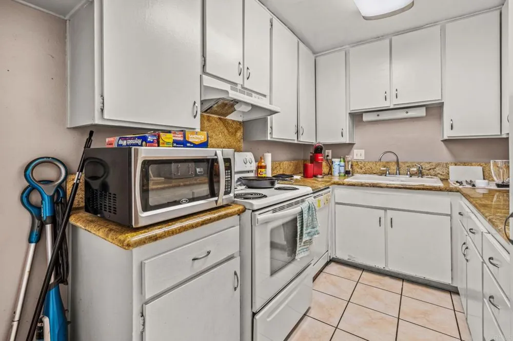 6886 Parkside Avenue San Diego, CA 92139