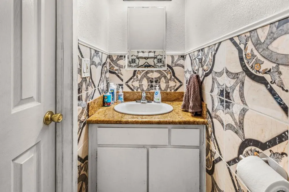 6886 Parkside Avenue San Diego, CA 92139