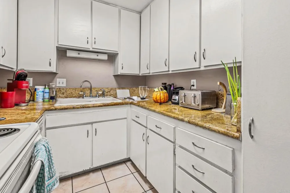 6886 Parkside Avenue San Diego, CA 92139