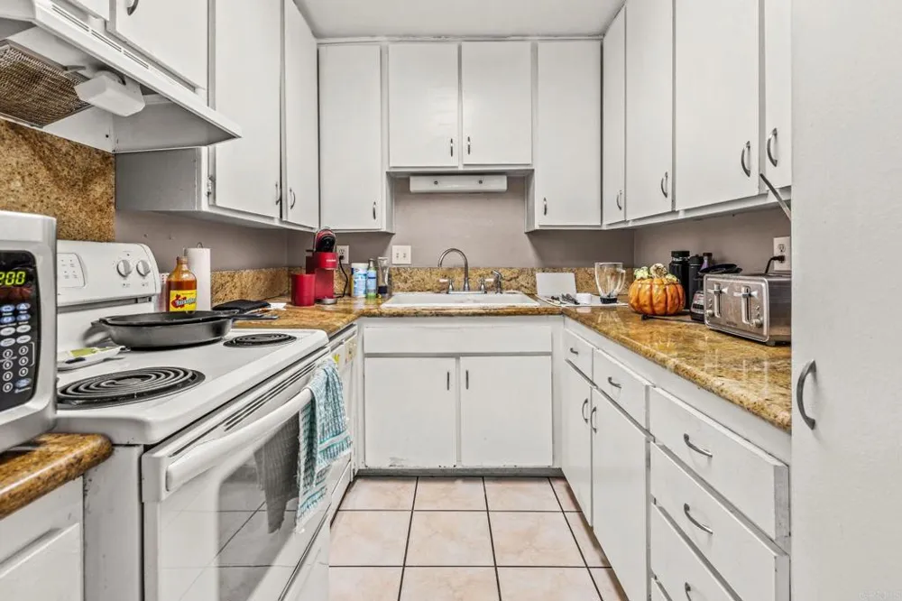 6886 Parkside Avenue San Diego, CA 92139