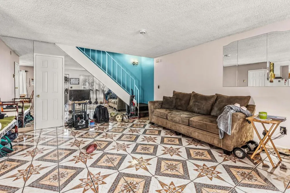 6886 Parkside Avenue San Diego, CA 92139