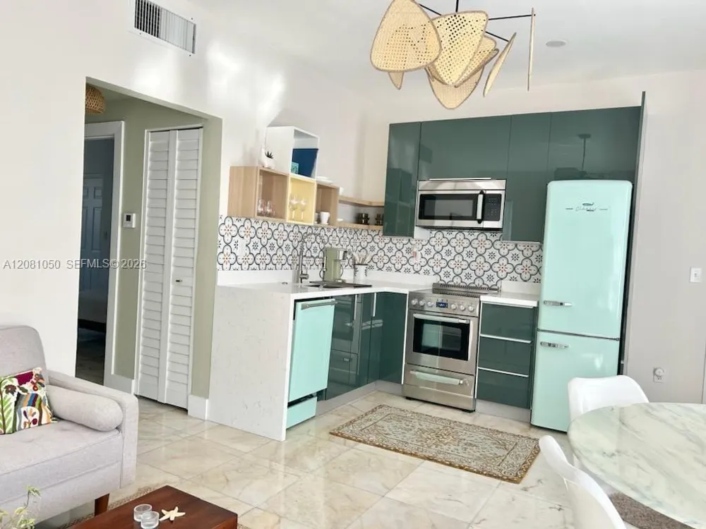 801 8th St #201 Miami Beach, FL 33139