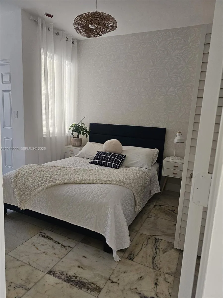 801 8th St #201 Miami Beach, FL 33139