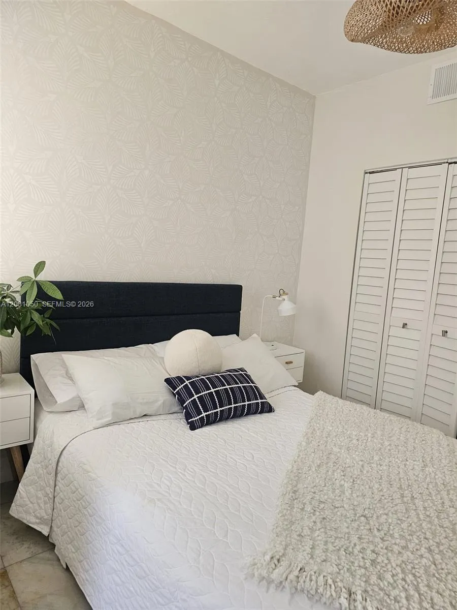 801 8th St #201 Miami Beach, FL 33139