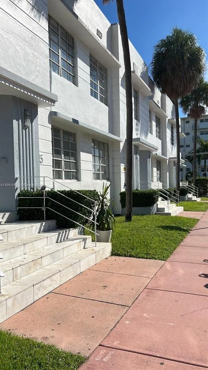 801 8th St #201 Miami Beach, FL 33139
