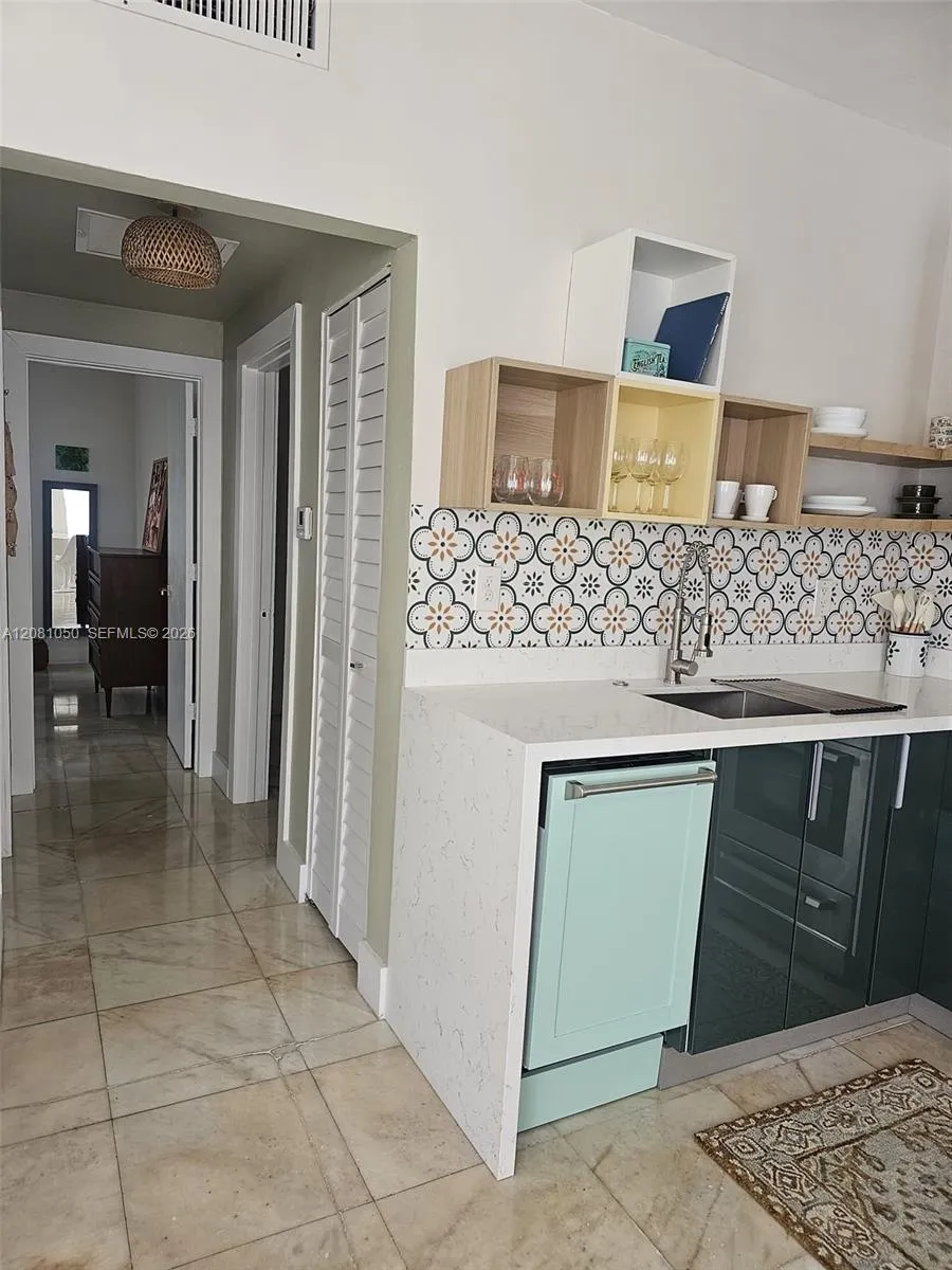 801 8th St #201 Miami Beach, FL 33139